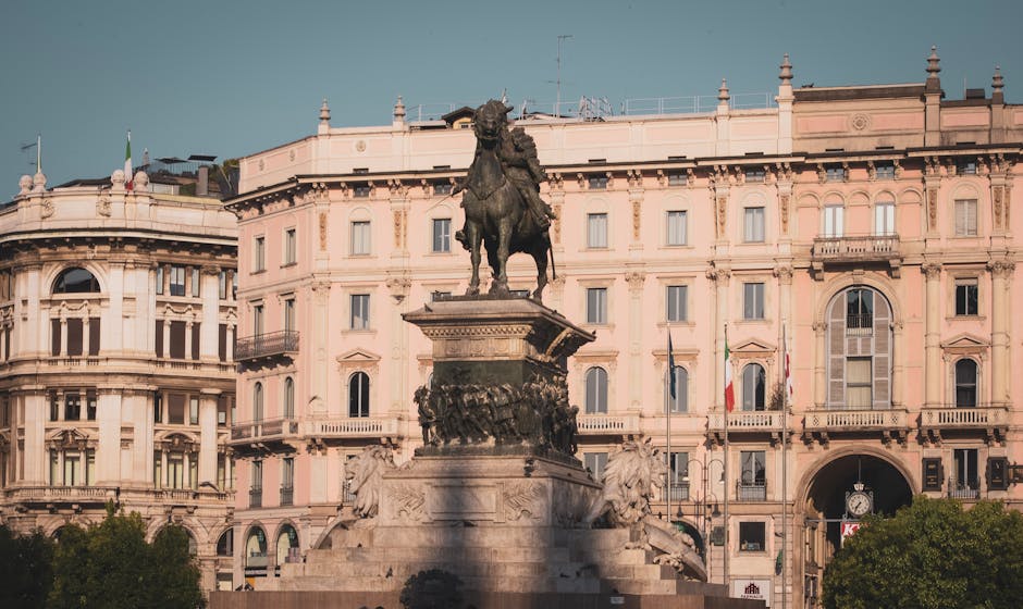 Duomo di Milano piazza wide daylight