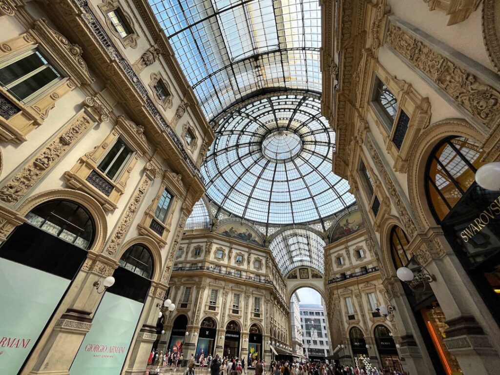 Concept stores d co et Milan travel tourism landmark