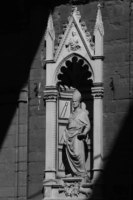 Duomo detailed gothic sculpture closeup