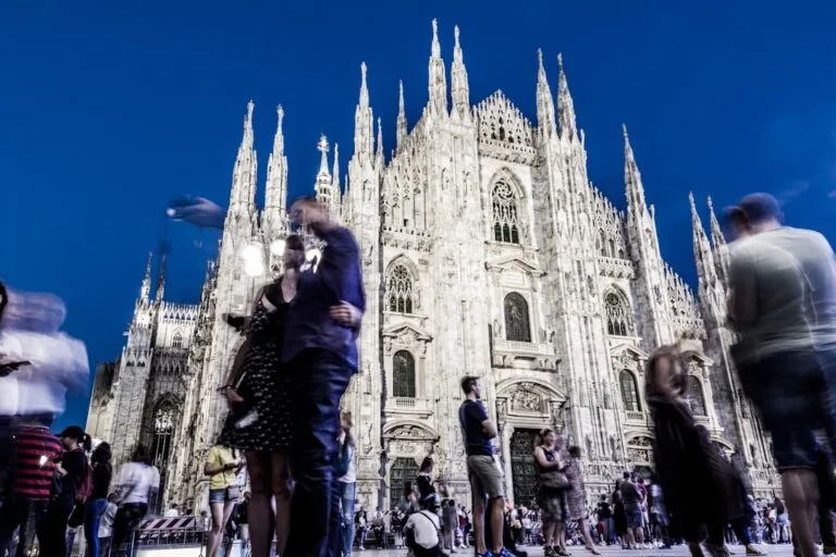 Horaires nocturnes se d placer Milan travel tourism landmark