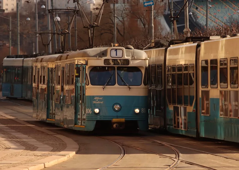 Tram milanais bleu-vert numéro 1 circulant sur les rails